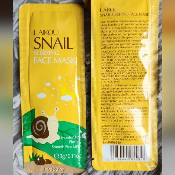 Checkered Cosmetic Pouch with Hair Accessories & Snail Mask - Picture 6 of 7